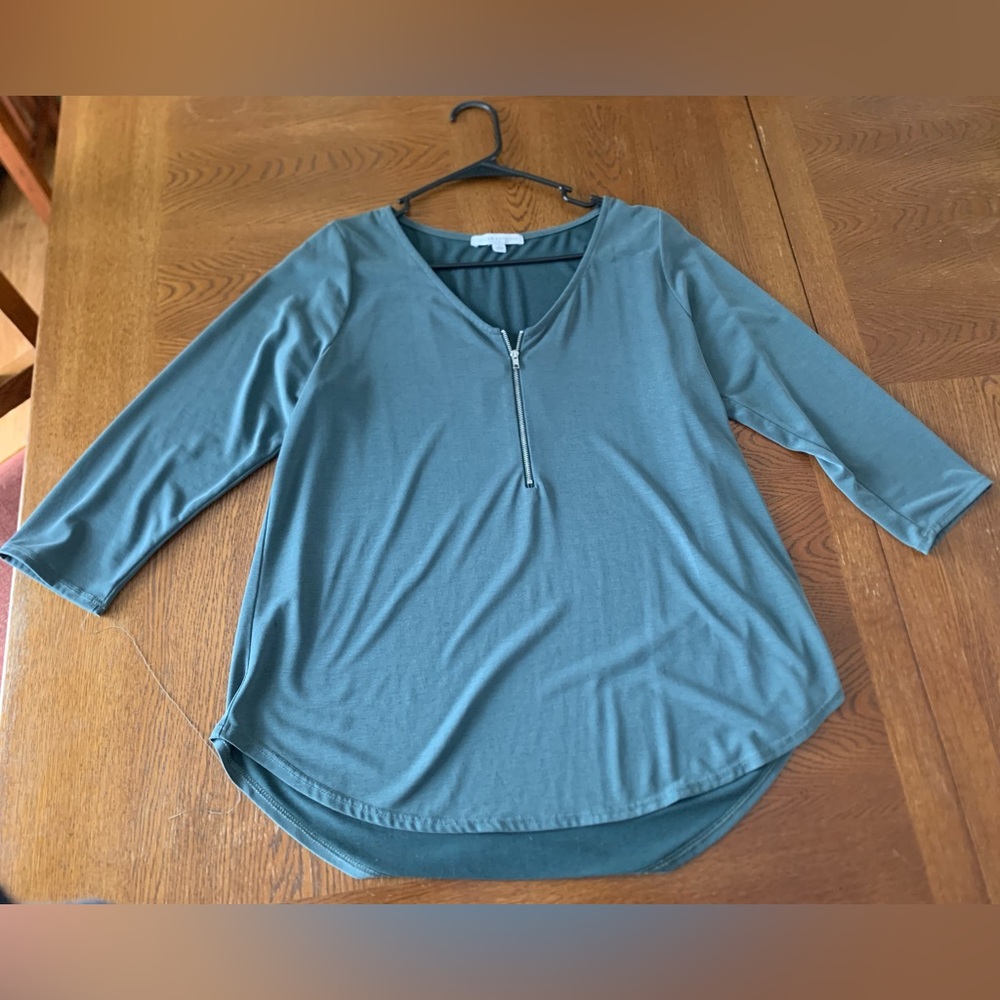 Green womens mid-length sleeve shirt w/zipper, size L